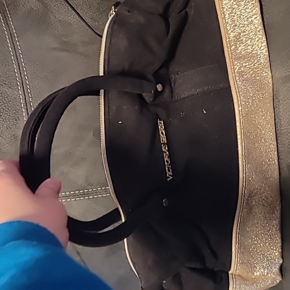 Victoria Secret - Picture 3 of 3